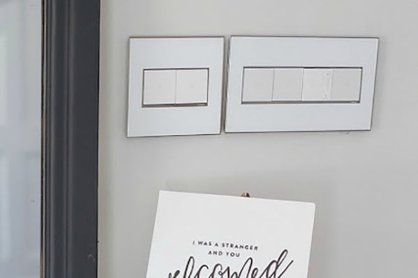 Legrand adorne Mirror White-on-White 1-Gang Screwless Wall Plate Wall Plates Legrand